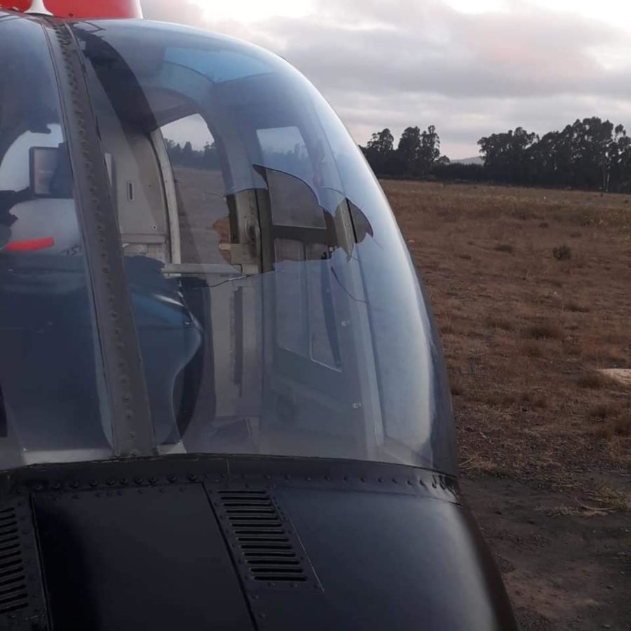 Zderzenie śmigłowca wojskowego z dronem. Pilot został ranny. - Foto: Zdjęcie na podstawie okna fb osadzonego w publikacji / Facebook / Helicopter Safety