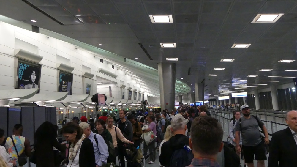 Sala odpraw terminal B na lotnisku EWR - Foto: Mirosław Waluś