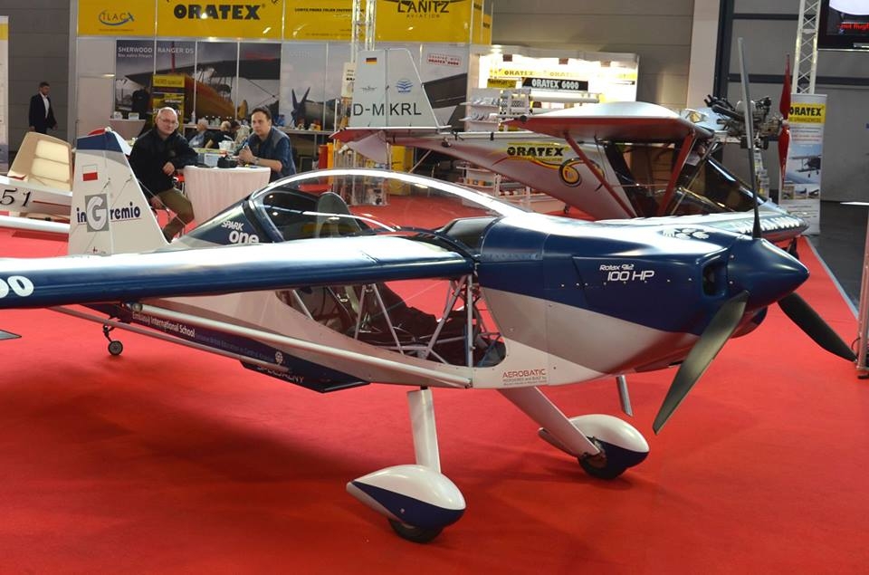 Spark One na targach AERO we Friedrichshafen. Wojciech Kotulski (R) - 