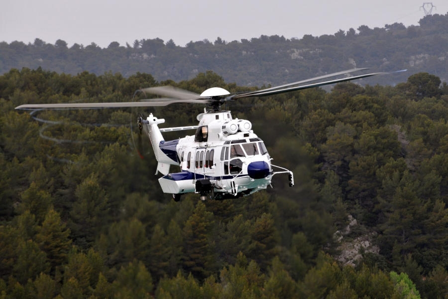 H225 to 11-tonowy, napędzany dwoma silnikami turbinowymi, najnowszy członek rodziny Super Puma produkowanej przez Airbus Helicopters. - Foto: Airbus