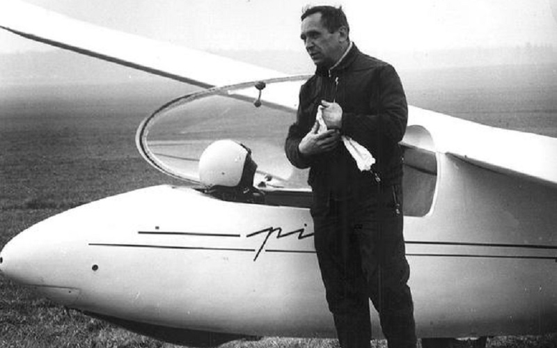 Julian Kaleta  pilot doświadczalny WSK i szybowiec Pirat - Foto.: Świdnik na kartach historii