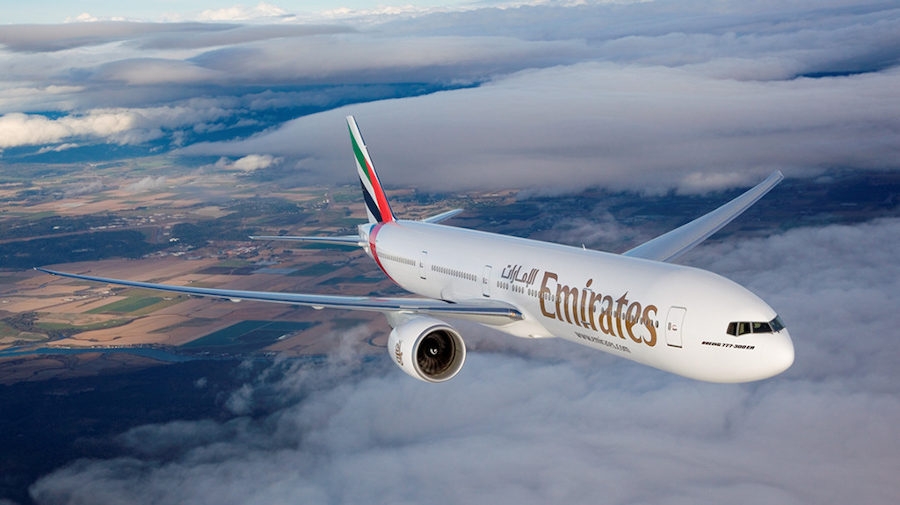 Loty Emirates do Warszawy będą realizowane szerokokadłubowymi samolotami Boeing 777-300ER. - Foto: Emirates