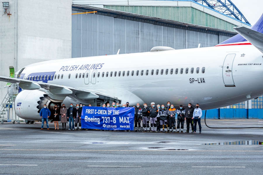 LOTAMS wykonuje przeglądy obsługi bazowej B737-8 MAX. - Foto: LOTAMS