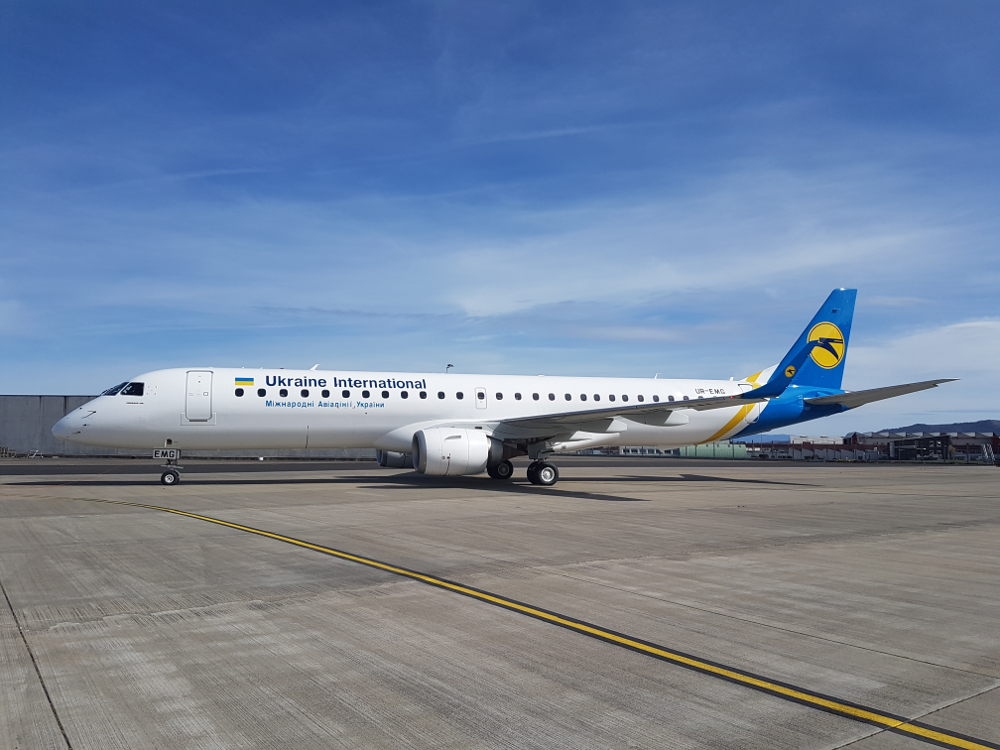 Pierwszy Embraer 195 dla Ukraińskich Linii Lotniczych. - Foto: UIA