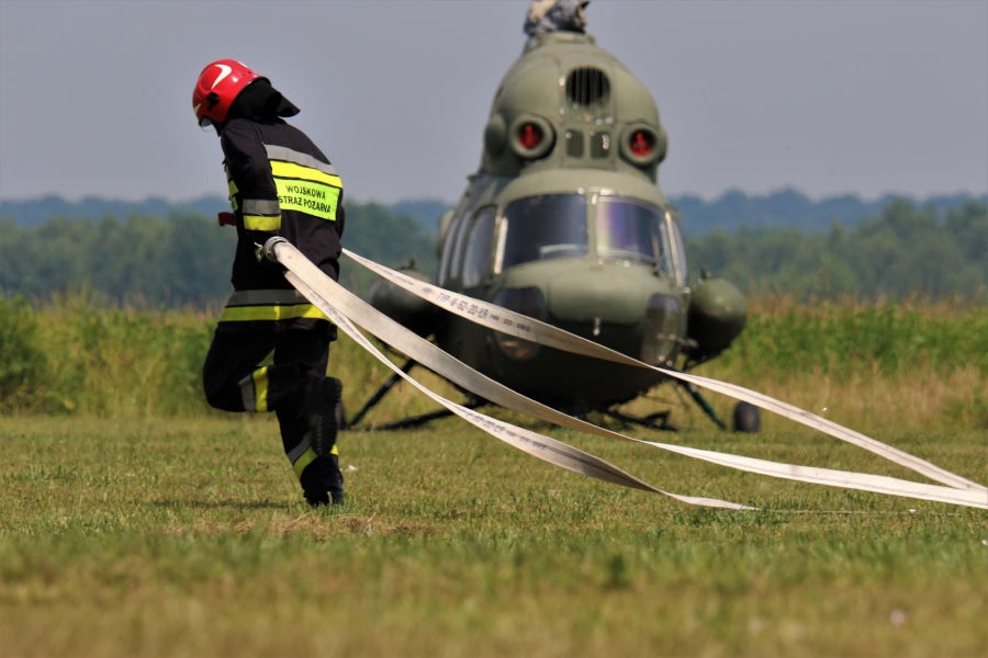 Zawody pożarnicze na terenie 41 Bazy Lotnictwa Szkolnego w Dęblinie. - Foto: 4.SLSz