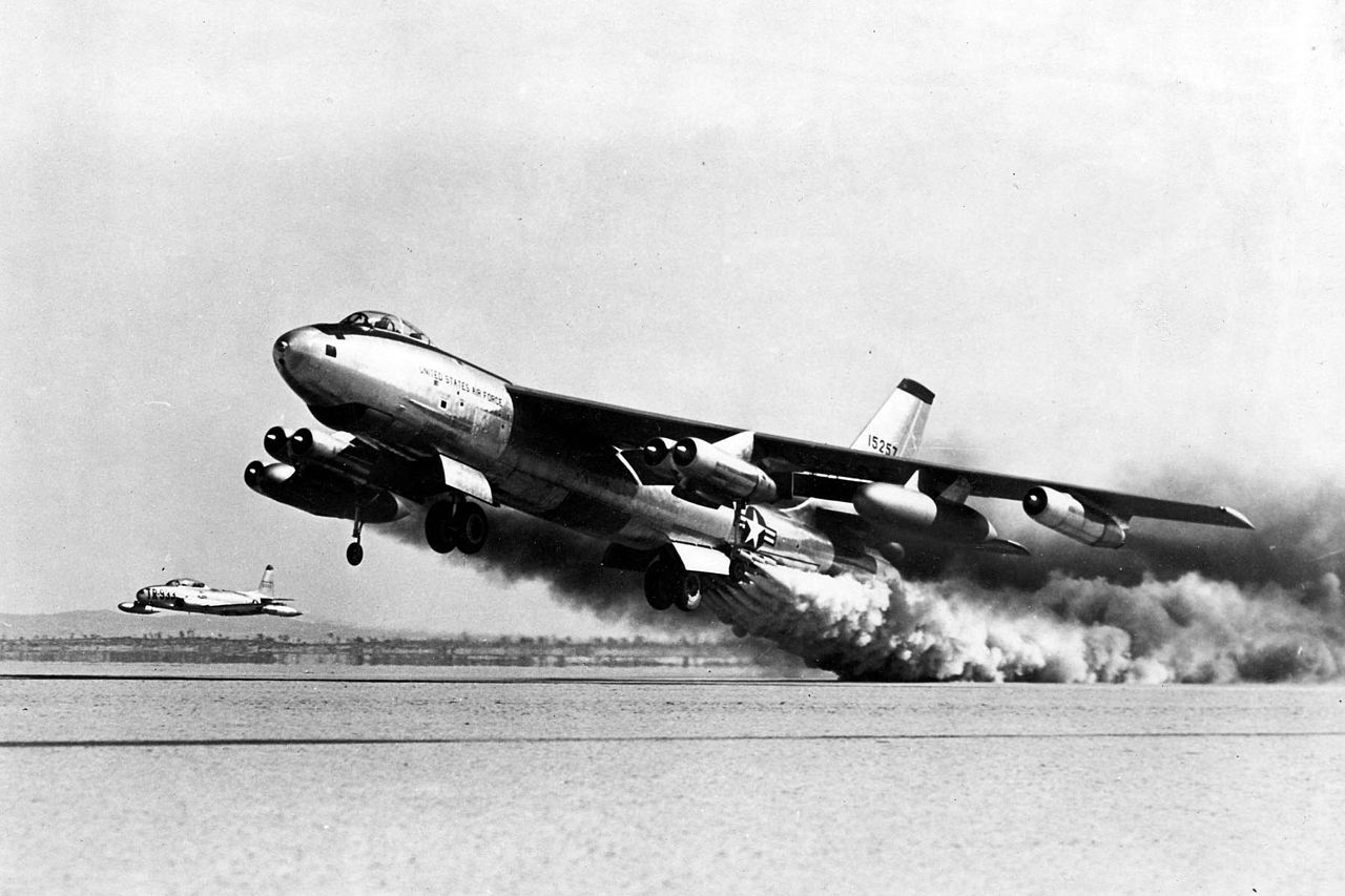 Statujący prototyp bombowca XB-47 / Źródło zdjęcia: Wikimedia.com / U.S Air Force - 