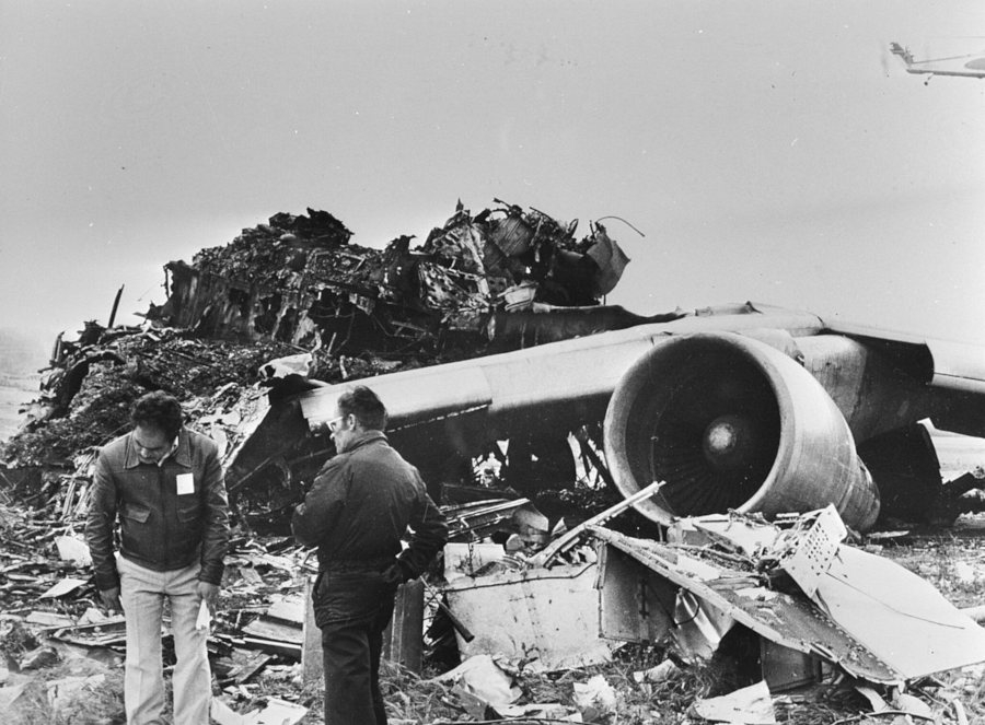Miejsce katastrofy samolotów z 27 marca 1977 na hiszpańskiej Teneryfie, kiedy startujący we mgle B747 KLM-u wleciał w przejeżdżąjący przez pas samolot PanAm tego samego typu. Na szczęście do podobnej tragedii nie doszło na lotnisku JFK. - Foto: [onbekend], CC0, via Wikimedia Commons