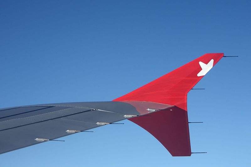 Wing w Airbus A-321-200. NordWind Airlines / Autor: Doomych (Praca własna) [Public domain], Wikimedia Commons - 