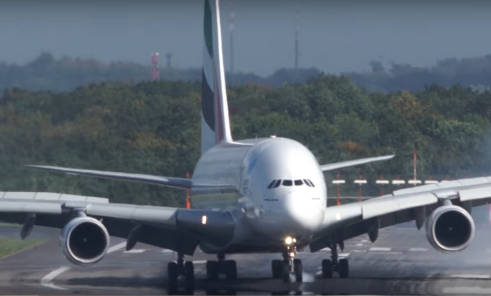 Źródło screen, film opublikowany w artykule jako embed : https://www.youtube.com/watch?v=roS6oFjCDhc / Cargospotter - 