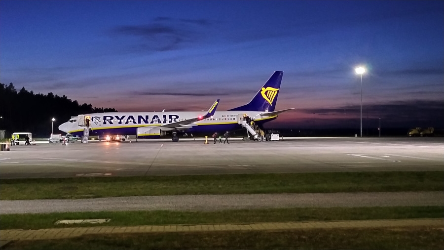 B737 Ryanair na płycie bydgoskiego lotniska. - Foto: Port Lotniczy Bydgoszcz