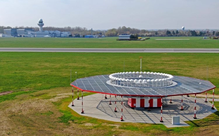 Nowa warszawska radiolatarnia DVOR/DME OKCť. - Foto: PAŻP