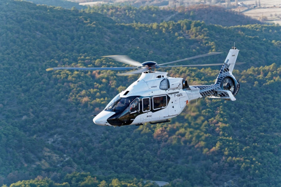 H160 wielozadaniowy dwusilnikowy śmigłowiec produkcji Airbus-a - Foto: Airbus