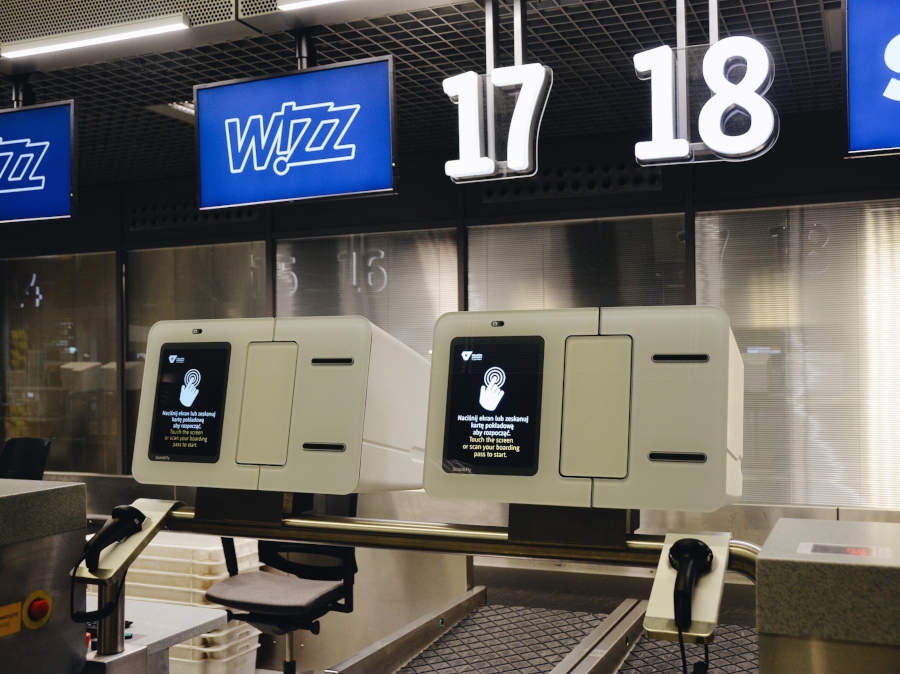 Wdrażanie rozwiązań ułatwiających podróżowanie jest istotne zarówno z punktu widzenia pasażera, linii lotniczej, jak również samego lotniska. - Foto: Kraków Airport