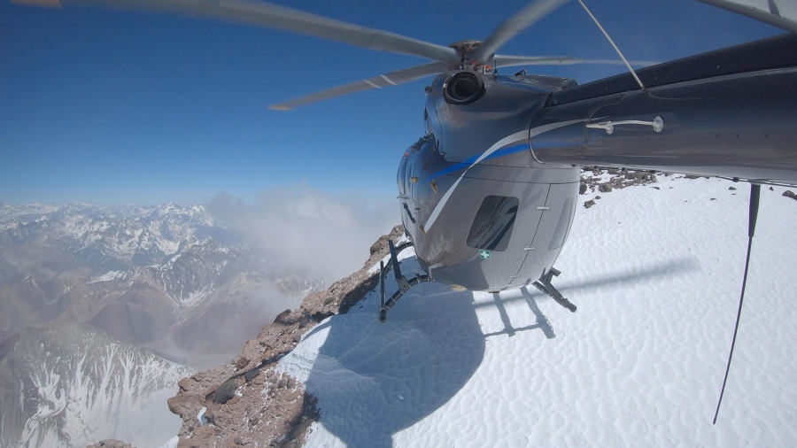 H145 na Aconcagua, najwyższym szczycie Andów. - Foto: Airbus Helicopters