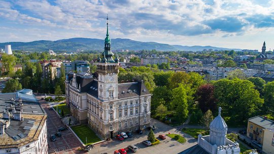 usługi dronem nad dachami
