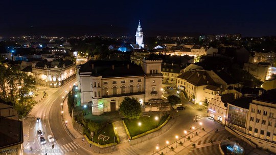 usługi dronem nad dachami