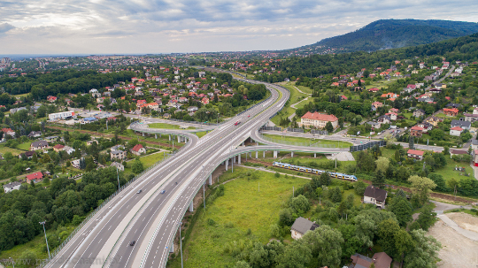usługi dronem nad dachami